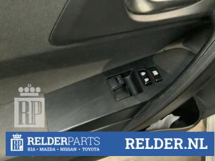 Gebruikte Schakelaar Elektrisch Raam Toyota Auris (E18) 1.8 16V Hybrid Prijs € 75,00 Margeregeling aangeboden door Relder Parts B.V.
