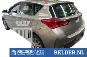 Gebruikte Remklauw (Tang) rechts-achter Toyota Auris (E18) 1.8 16V Hybrid Prijs € 35,00 Margeregeling aangeboden door Relder Parts B.V.
