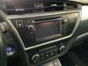 Radio CD Speler van een Toyota Auris (E18) 1.8 16V Hybrid 2013