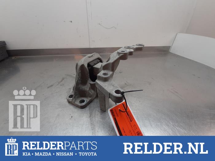 Gebruikte Motorsteun Nissan Qashqai (J11) 1.6 DIG-T 163 16V Prijs € 35,00 Margeregeling aangeboden door Relder Parts B.V.
