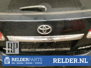 Gebruikte Handgreep Achterklep Toyota Avensis Wagon (T27) 2.0 16V D-4D-F Prijs € 45,00 Margeregeling aangeboden door Relder Parts B.V.