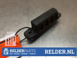 Gebruikte Schakelaar achterklep Toyota Avensis Wagon (T27) 2.0 16V D-4D-F Prijs € 45,00 Margeregeling aangeboden door Relder Parts B.V.