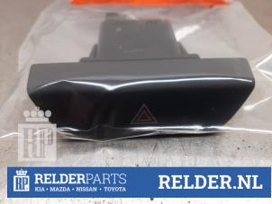 Gebruikte Paniekverlichtings Schakelaar Mazda MX-30 e-SkyActiv 145 Prijs € 35,00 Margeregeling aangeboden door Relder Parts B.V.