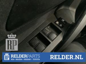Gebruikte Elektrisch Raam Schakelaar Toyota Auris (E18) 1.8 16V Hybrid Prijs € 50,00 Margeregeling aangeboden door Relder Parts B.V.
