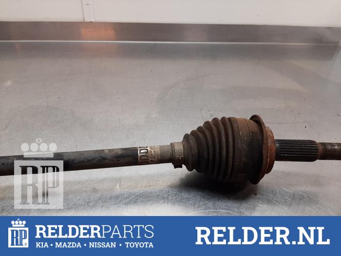 Gebruikte Aandrijfas links-voor Toyota Yaris II (P9) 1.3 16V VVT-i Prijs € 30,00 Margeregeling aangeboden door Relder Parts B.V.