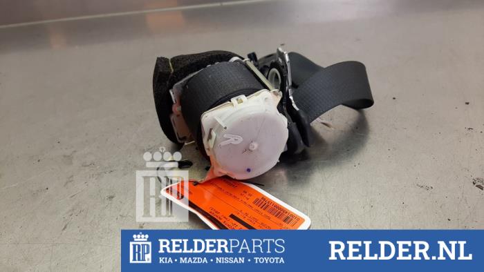 Gordelspanner rechts achter van een Toyota Yaris III (P13) 1.0 12V VVT-i 2013