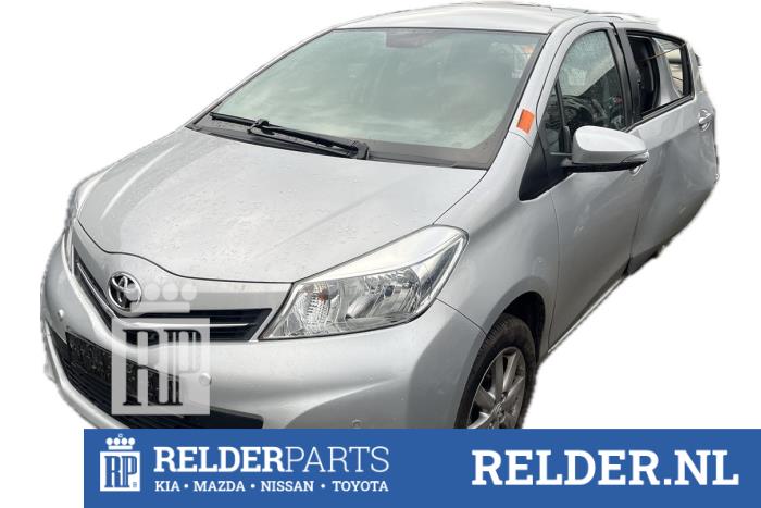 Gordelspanner rechts achter van een Toyota Yaris III (P13) 1.0 12V VVT-i 2013