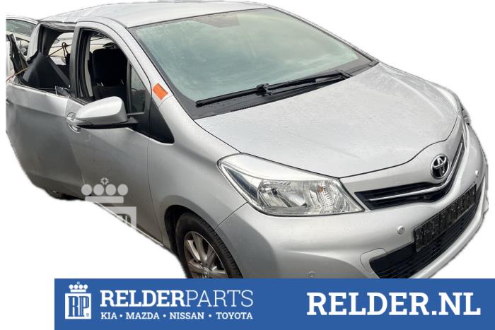 Gordelspanner rechts achter van een Toyota Yaris III (P13) 1.0 12V VVT-i 2013