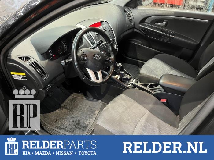 ABS Computer van een Kia Cee'd Sporty Wagon (EDF) 1.4 16V 2010