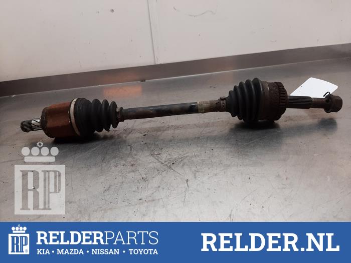 Gebruikte Steekas links-voor Nissan Almera (N16) 1.5 16V Prijs € 30,00 Margeregeling aangeboden door Relder Parts B.V.