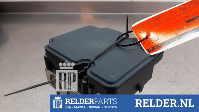 ABS Computer van een Nissan Qashqai (J10) 2.0 16V 2010