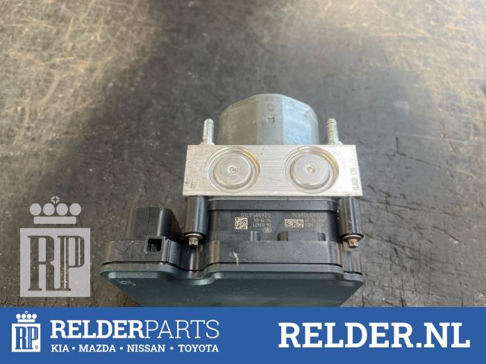 ABS Computer van een Nissan Qashqai (J10) 2.0 16V 2010