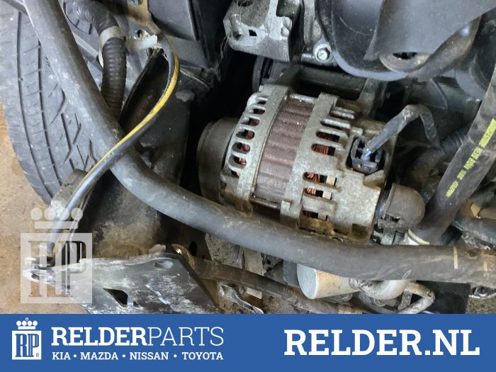 Dynamo van een Nissan Qashqai (J10) 2.0 16V 2010