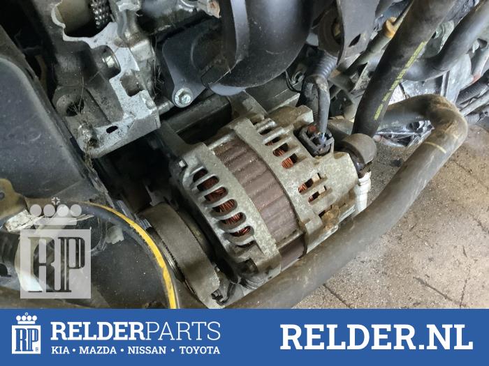 Dynamo van een Nissan Qashqai (J10) 2.0 16V 2010