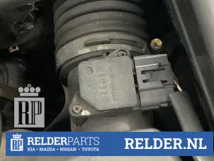 Gebruikte Luchthoeveelheidsmeter Mazda MX-5 (NC18/1A) 1.8i 16V Prijs € 40,00 Margeregeling aangeboden door Relder Parts B.V.