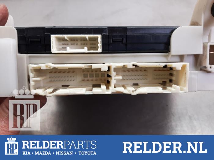 Gebruikte Module Bodycontrol Toyota Yaris III (P13) 1.4 D-4D-F Prijs € 50,00 Margeregeling aangeboden door Relder Parts B.V.