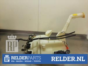 Gebruikte Ruitensproeiertank voor Mazda CX-7 2.2 MZR-CD 16V Prijs € 50,00 Margeregeling aangeboden door Relder Parts B.V.