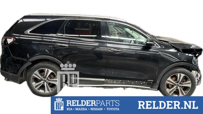 Gebruikte Uitlaat Middendemper Kia Sorento III (UM) 2.2 CRDi 16V VGT 4x4 Prijs € 150,00 Margeregeling aangeboden door Relder Parts B.V.