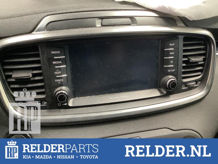 Gebruikte Display Interieur Kia Sorento III (UM) 2.2 CRDi 16V VGT 4x4 Prijs € 300,00 Margeregeling aangeboden door Relder Parts B.V.