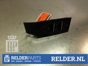 Gebruikte Ruit schakelaar elektrisch Mazda 3 Sport (BP) 2.0 SkyActiv-G 122 Mild Hybrid 16V Prijs € 75,00 Margeregeling aangeboden door Relder Parts B.V.