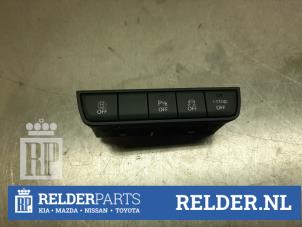 Gebruikte Schakelaar ESP Mazda 3 Sport (BP) 2.0 SkyActiv-G 122 Mild Hybrid 16V Prijs € 25,00 Margeregeling aangeboden door Relder Parts B.V.