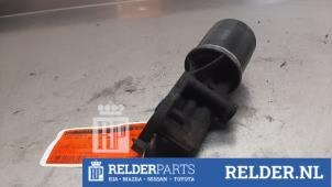 Gebruikte Oliefilterhuis Toyota Yaris II (P9) 1.0 12V VVT-i Prijs € 35,00 Margeregeling aangeboden door Relder Parts B.V.