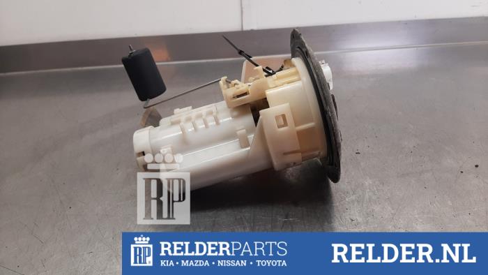 Gebruikte Tank element Pomp Toyota Avensis Verso (M20) 2.0 16V VVT-i D-4 Prijs € 45,00 Margeregeling aangeboden door Relder Parts B.V.