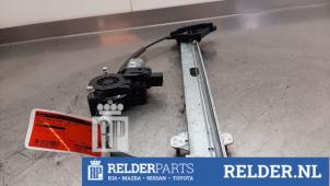 Gebruikte Raammechaniek 4Deurs links-voor Mazda CX-3 (DJ/DK) 2.0 SkyActiv-G 121 Prijs € 60,00 Margeregeling aangeboden door Relder Parts B.V.