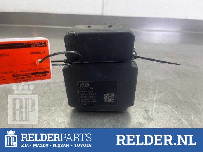 Gebruikte ABS Pomp Toyota Yaris III (P13) 1.33 16V Dual VVT-I Prijs € 75,00 Margeregeling aangeboden door Relder Parts B.V.