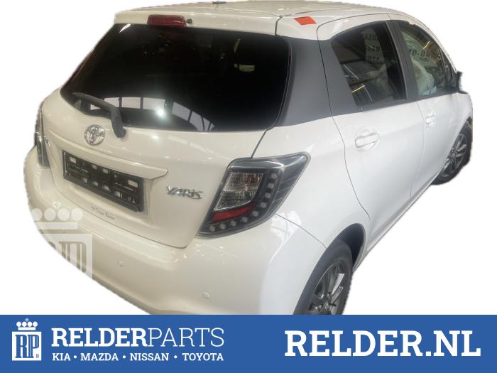 Gordelspanner rechts achter van een Toyota Yaris II (P9) 1.33 16V Dual VVT-I 2014
