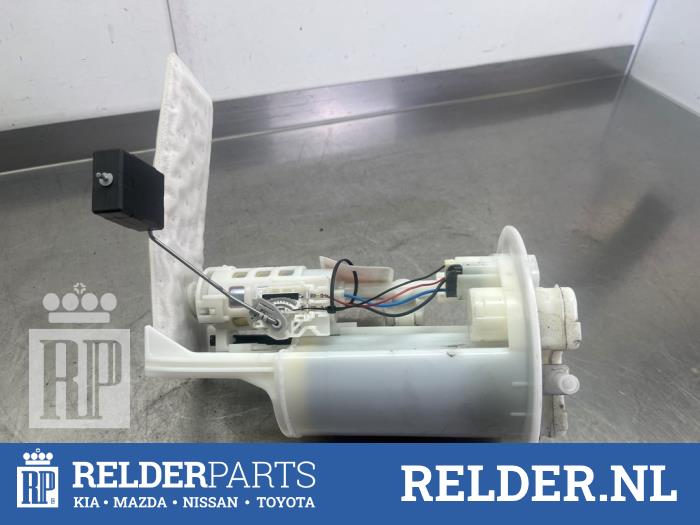 Gebruikte Tank element Pomp Toyota Yaris III (P13) 1.33 16V Dual VVT-I Prijs € 40,00 Margeregeling aangeboden door Relder Parts B.V.