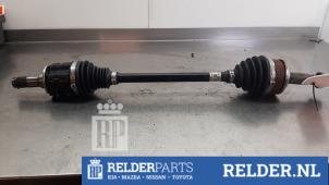 Gebruikte Aandrijfas links-voor Toyota Yaris IV (P21/PA1/PH1) 1.5 12V Hybrid 115 Prijs € 275,00 Margeregeling aangeboden door Relder Parts B.V.