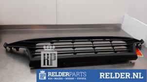 Gebruikte Grille Toyota Yaris IV (P21/PA1/PH1) 1.5 12V Hybrid 115 Prijs € 50,00 Margeregeling aangeboden door Relder Parts B.V.
