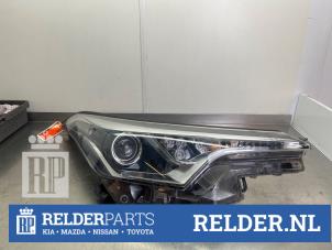 Gebruikte Rechter Koplamp Toyota C-HR (X1,X5) 1.8 16V Hybrid Prijs € 300,00 Margeregeling aangeboden door Relder Parts B.V.