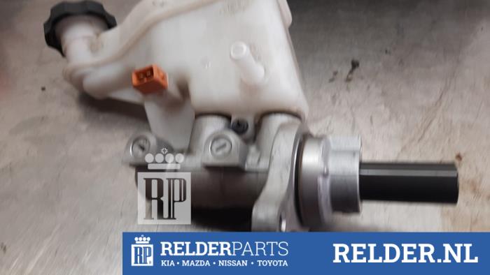 Gebruikte Hoofdremcilinder Kia Cee'd (JDB5) 1.4 CRDi 16V Prijs € 35,00 Margeregeling aangeboden door Relder Parts B.V.