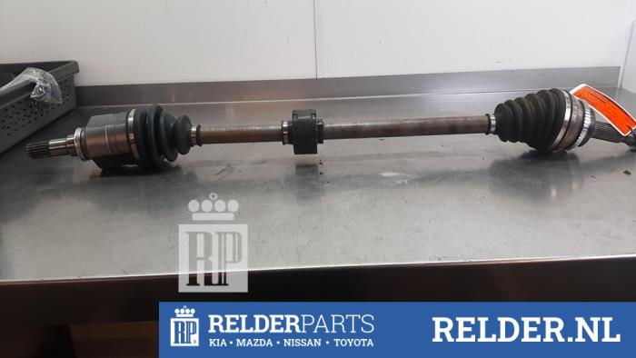 Gebruikte Steekas rechts-voor Toyota Corolla Verso (R10/11) 1.8 16V VVT-i Prijs € 75,00 Margeregeling aangeboden door Relder Parts B.V.
