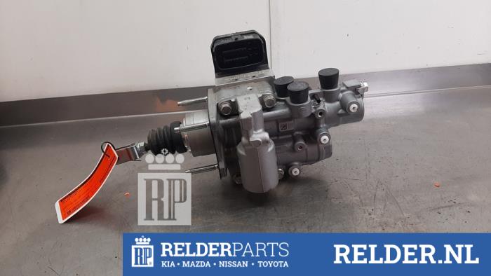 ABS Computer van een Toyota C-HR (X1,X5) 2.0 16V Hybrid 2020