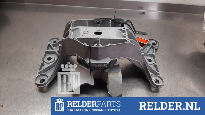 Gebruikte Motorsteun Mazda CX-60 (KH) 2.5 e-SkyActiv PHEV Prijs € 200,00 Margeregeling aangeboden door Relder Parts B.V.