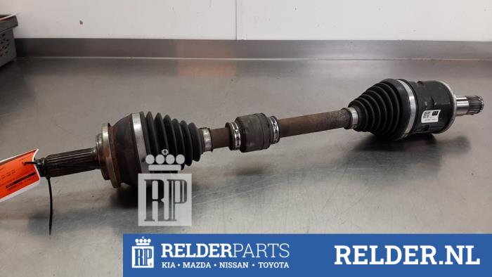 Gebruikte Aandrijfas links-voor Toyota Corolla Cross Prijs € 250,00 Margeregeling aangeboden door Relder Parts B.V.