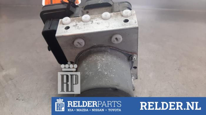 Gebruikte ABS Pomp Mazda CX-3 (DJ/DK) 2.0 SkyActiv-G 120 Prijs € 150,00 Margeregeling aangeboden door Relder Parts B.V.