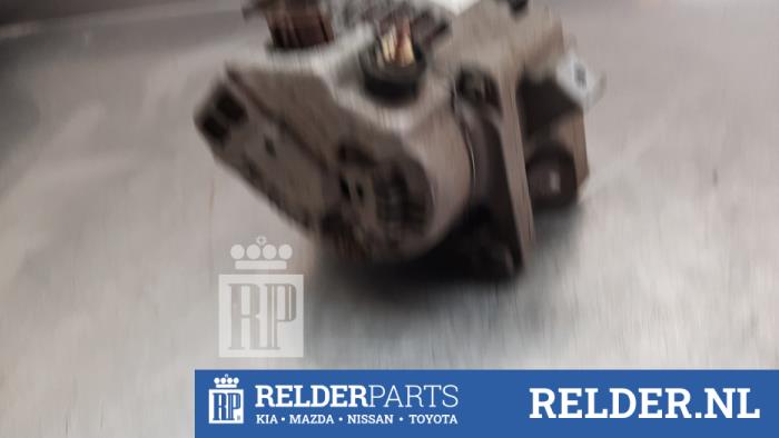 Gebruikte Dynamo Toyota RAV4 (A2) 2.0 16V VVT-i 4x4 Prijs € 50,00 Margeregeling aangeboden door Relder Parts B.V.