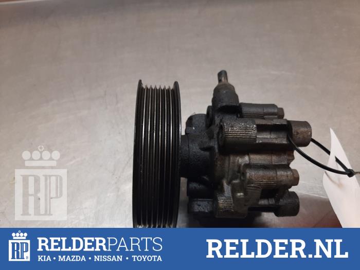 Gebruikte Servopomp Toyota RAV4 (A2) 2.0 16V VVT-i 4x4 Prijs € 50,00 Margeregeling aangeboden door Relder Parts B.V.