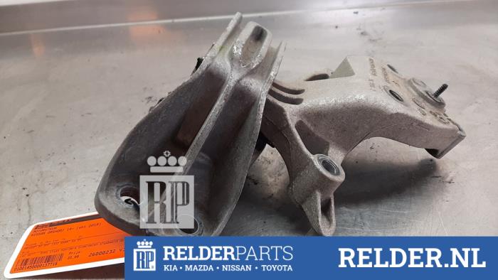 Gebruikte Motorrubber Nissan Qashqai (J11) 1.3 DIG-T 140 16V Prijs € 35,00 Margeregeling aangeboden door Relder Parts B.V.