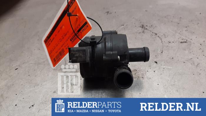 Gebruikte Waterpomp Nissan Qashqai (J11) 1.3 DIG-T 140 16V Prijs € 50,00 Margeregeling aangeboden door Relder Parts B.V.