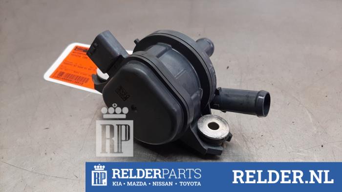Gebruikte Waterpomp Toyota Corolla Cross Prijs € 75,00 Margeregeling aangeboden door Relder Parts B.V.
