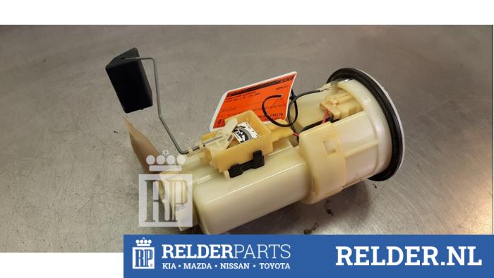 Gebruikte Tank element Pomp Toyota Yaris (P1) 1.0 16V VVT-i Prijs € 45,00 Margeregeling aangeboden door Relder Parts B.V.