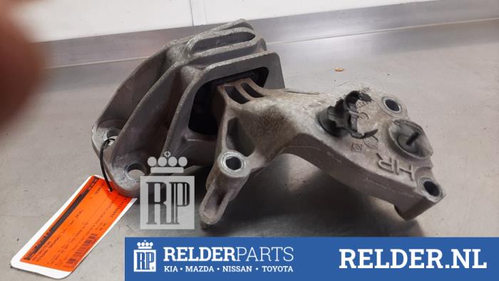 Gebruikte Motorrubber Nissan Qashqai (J11) 1.3 DIG-T 160 16V Prijs € 50,00 Margeregeling aangeboden door Relder Parts B.V.