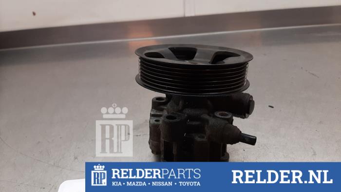 Gebruikte Servopomp Toyota Avensis Wagon (T25/B1E) 2.4 16V VVT-i D4 Prijs € 50,00 Margeregeling aangeboden door Relder Parts B.V.