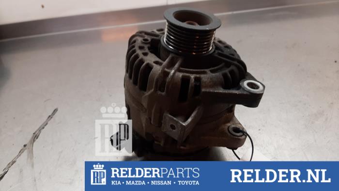 Gebruikte Dynamo Toyota Avensis Wagon (T25/B1E) 2.4 16V VVT-i D4 Prijs € 50,00 Margeregeling aangeboden door Relder Parts B.V.