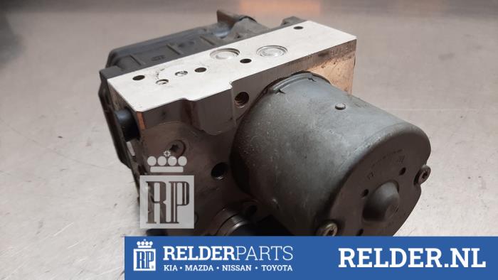 Gebruikte ABS Pomp Toyota Avensis Wagon (T25/B1E) 2.4 16V VVT-i D4 Prijs € 75,00 Margeregeling aangeboden door Relder Parts B.V.